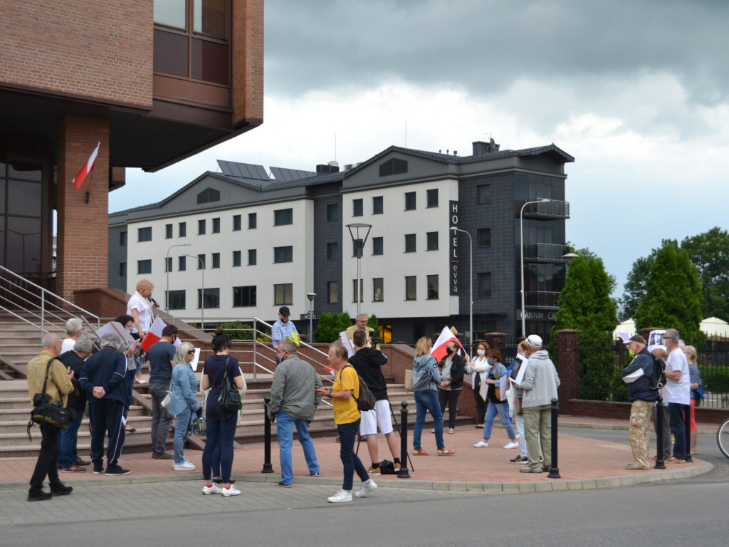 Protest przed tarnobrzeskim sądem