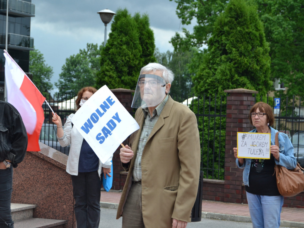 Protest przed tarnobrzeskim sądem