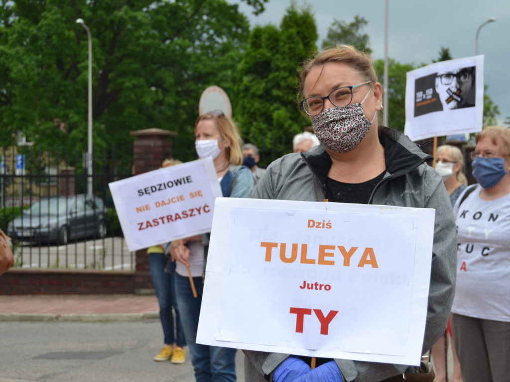 Protest przed tarnobrzeskim sądem