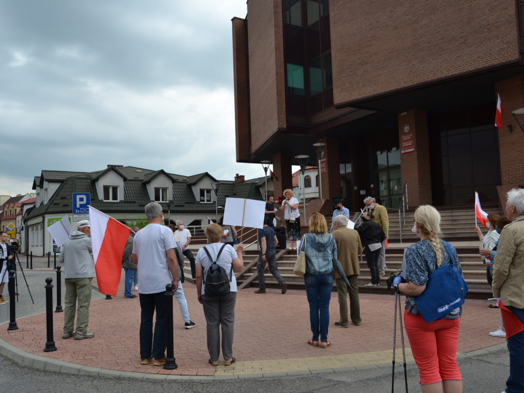 Protest przed tarnobrzeskim sądem