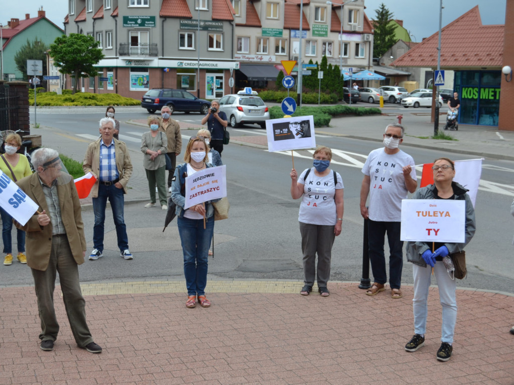 Protest przed tarnobrzeskim sądem