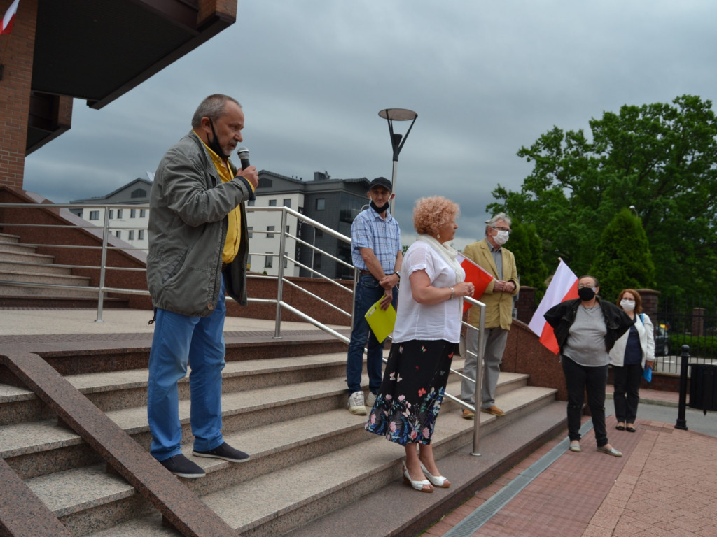 Protest przed tarnobrzeskim sądem