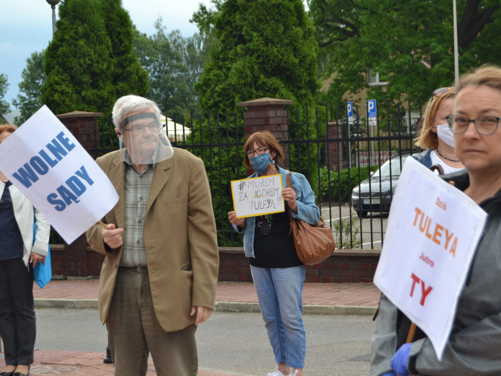 Protest przed tarnobrzeskim sądem