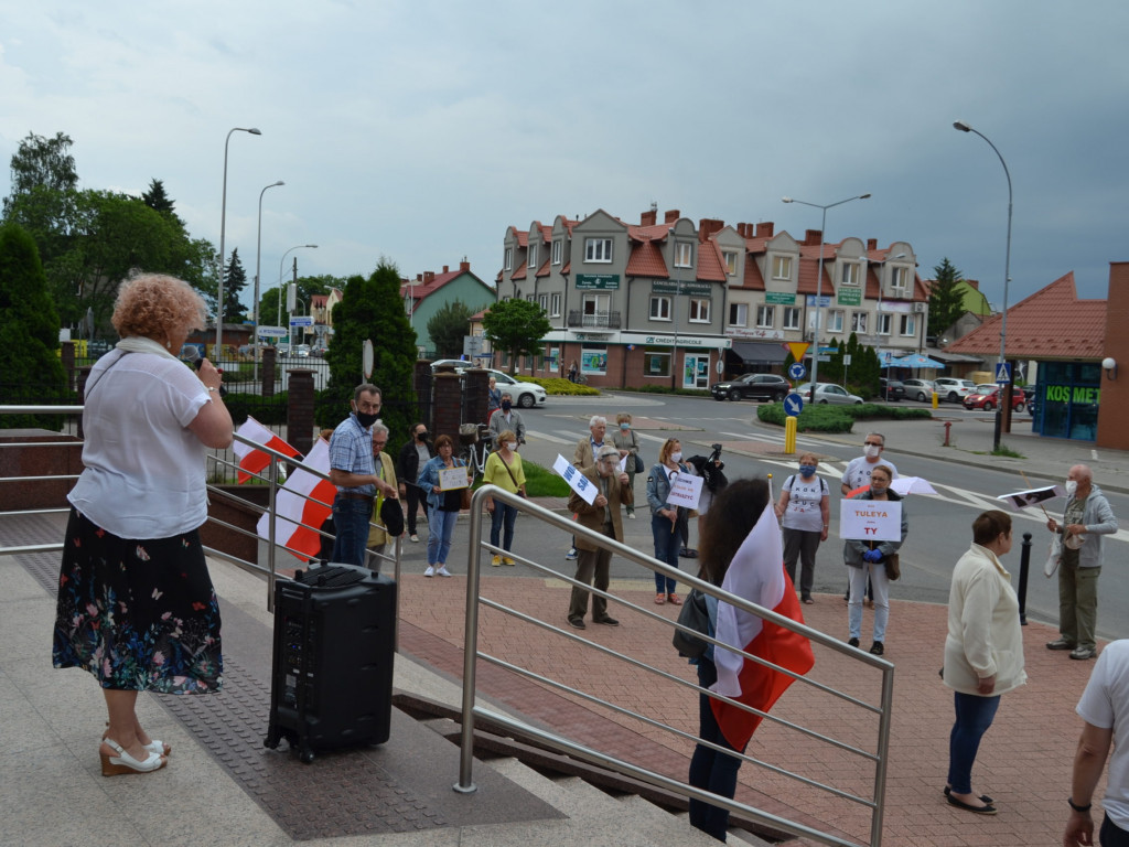 Protest przed tarnobrzeskim sądem