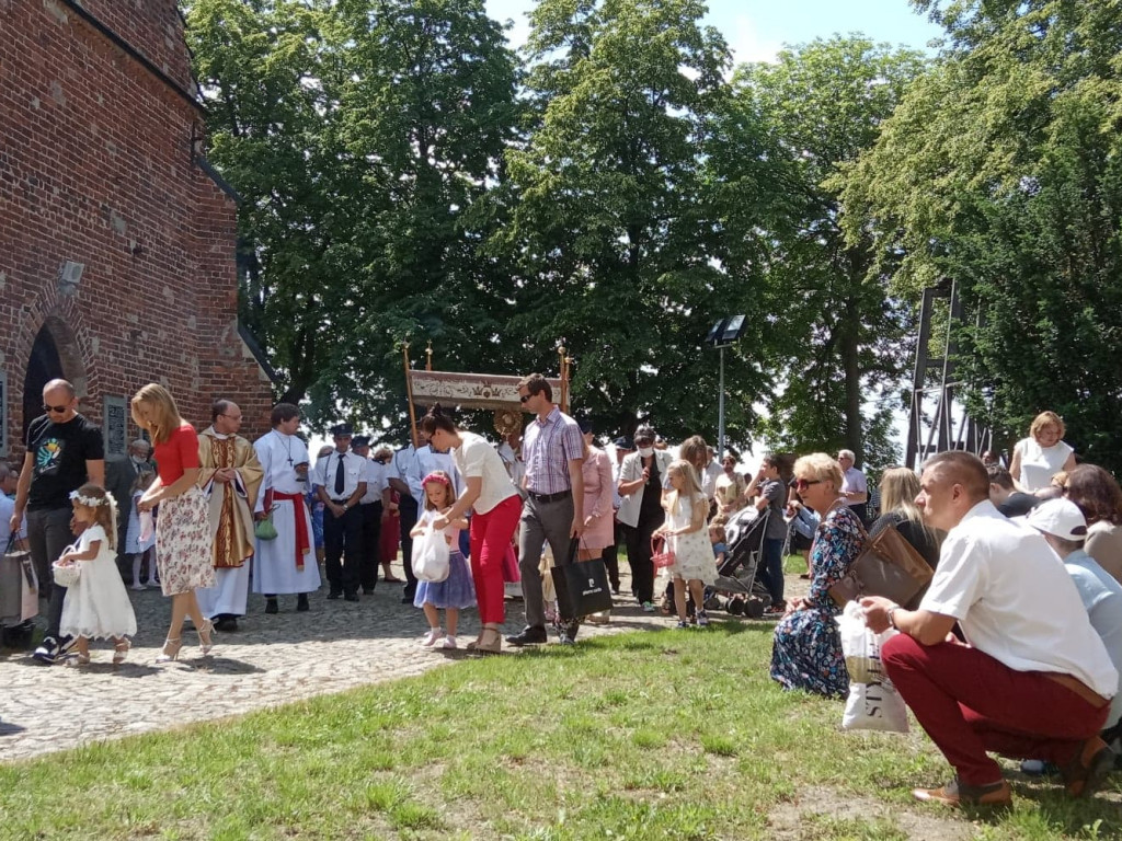 Boże Ciało w dobie pandemii - Tarnobrzeg-Miechocin [zdjęcia]