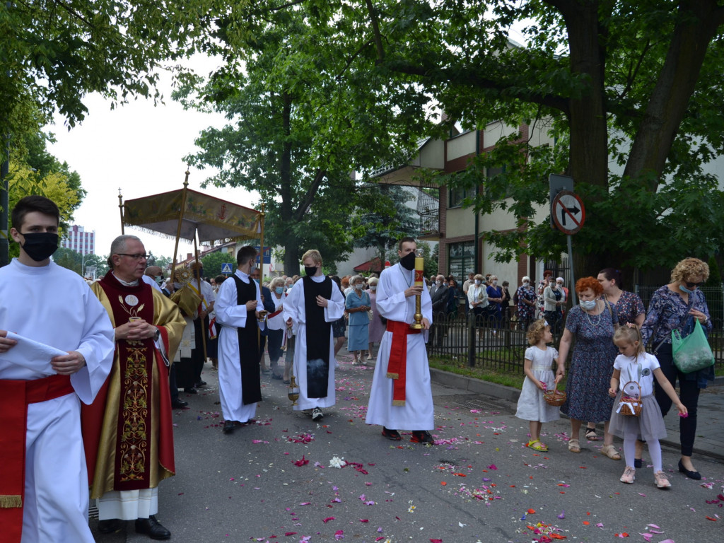 Boże Ciało w parafii Chrystusa Króla w Tarnobrzegu [zdjęcia]