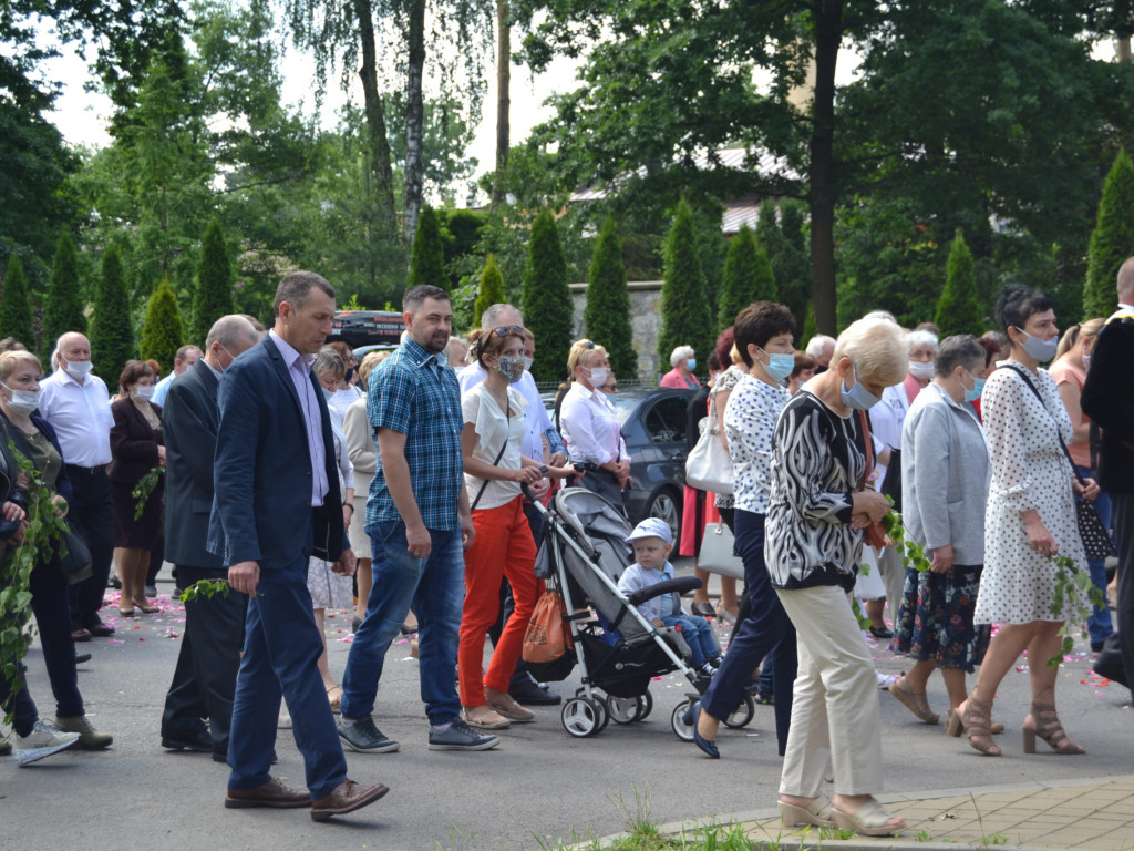 Boże Ciało w parafii Chrystusa Króla w Tarnobrzegu [zdjęcia]