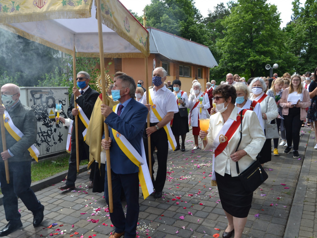Boże Ciało w parafii Chrystusa Króla w Tarnobrzegu [zdjęcia]