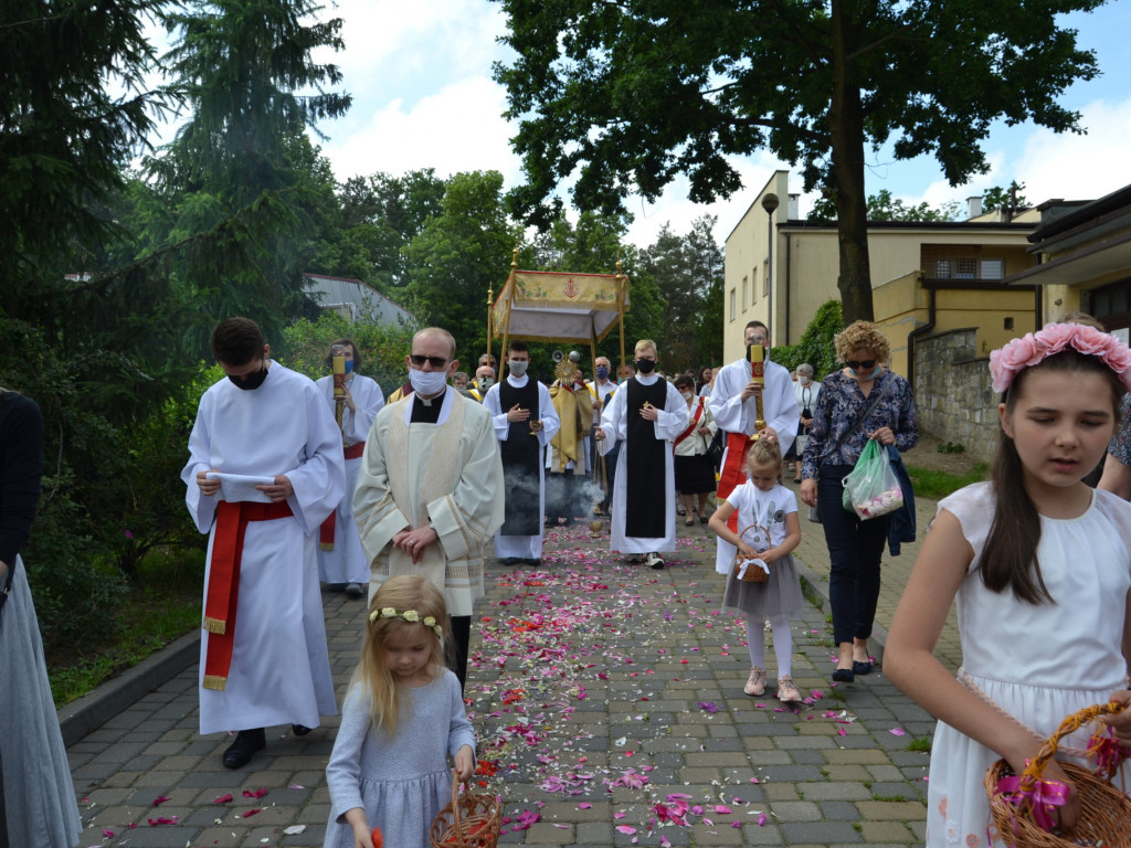 Boże Ciało w parafii Chrystusa Króla w Tarnobrzegu [zdjęcia]