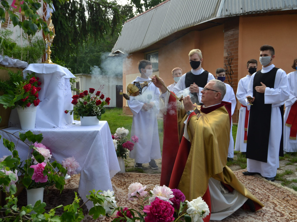 Boże Ciało w parafii Chrystusa Króla w Tarnobrzegu [zdjęcia]