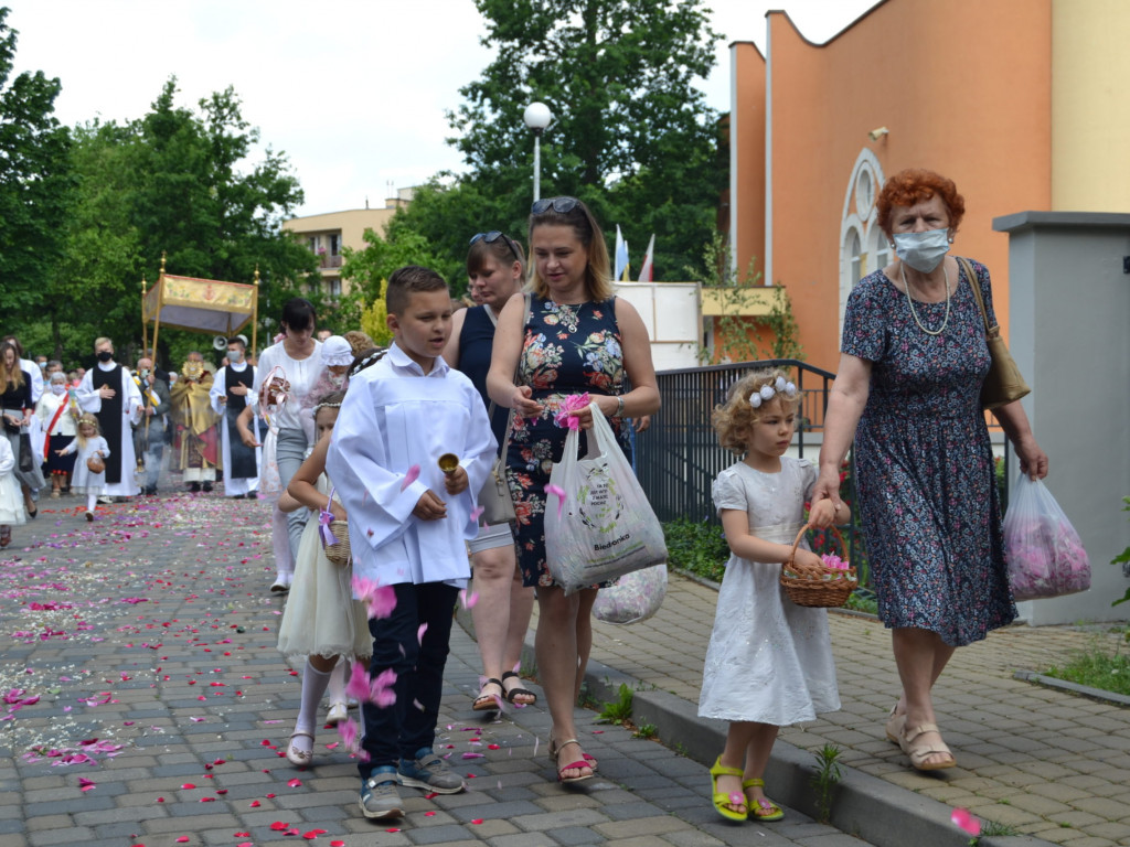 Boże Ciało w parafii Chrystusa Króla w Tarnobrzegu [zdjęcia]