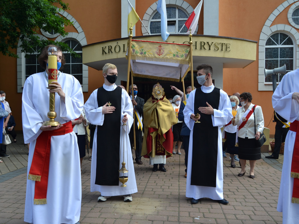 Boże Ciało w parafii Chrystusa Króla w Tarnobrzegu [zdjęcia]