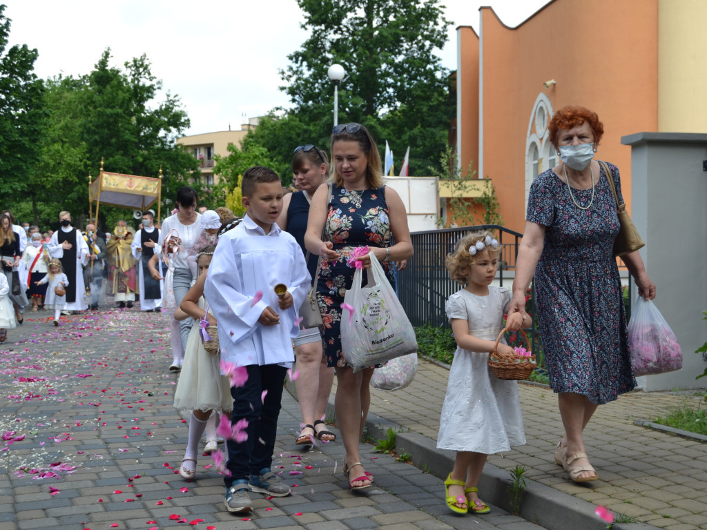 Boże Ciało w parafii Chrystusa Króla w Tarnobrzegu [zdjęcia]