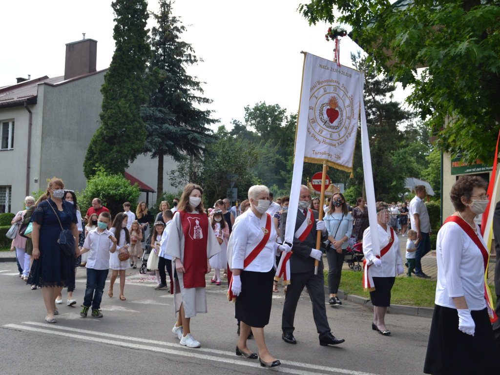 Boże Ciało w parafii Chrystusa Króla w Tarnobrzegu [zdjęcia]