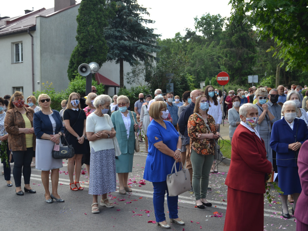 Boże Ciało w parafii Chrystusa Króla w Tarnobrzegu [zdjęcia]