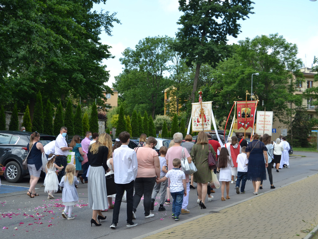 Boże Ciało w parafii Chrystusa Króla w Tarnobrzegu [zdjęcia]