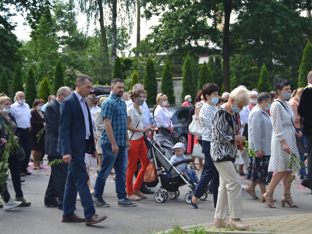 Boże Ciało w parafii Chrystusa Króla w Tarnobrzegu [zdjęcia]