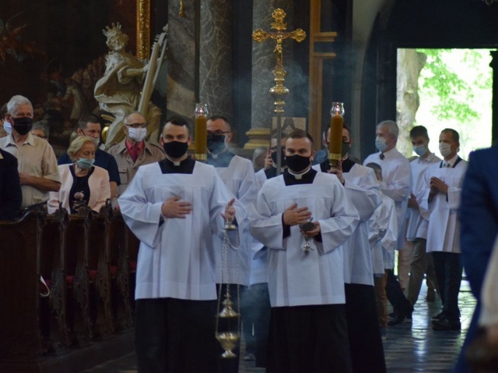 Procesja Bożego Ciała w Sandomierzu z biskupem  Krzysztofem Nitkiewiczem  [zdjęcia]