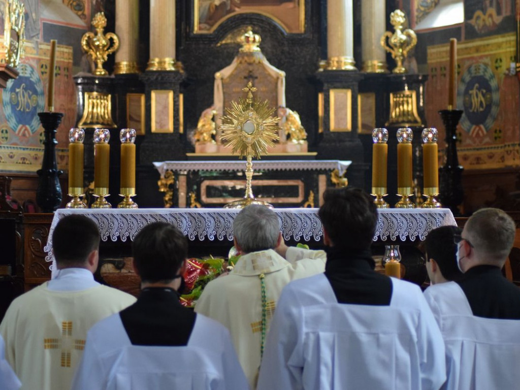 Procesja Bożego Ciała w Sandomierzu z biskupem  Krzysztofem Nitkiewiczem  [zdjęcia]