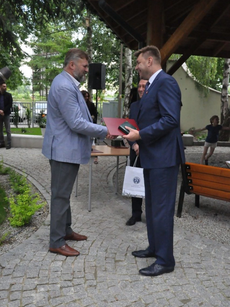 Na sandomierskim osiedlu prawie jak w Ciechocinku. Nowy park z tężnią już otwarty [zdjęcia]