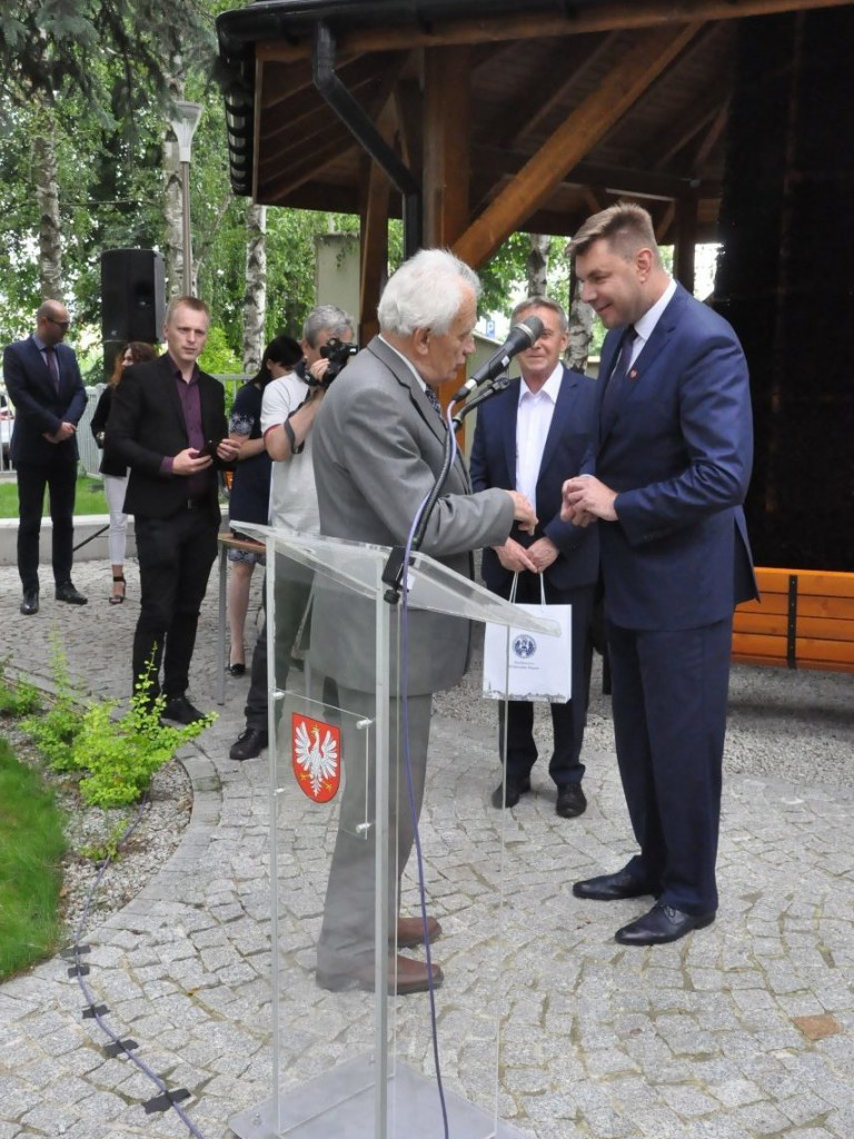Na sandomierskim osiedlu prawie jak w Ciechocinku. Nowy park z tężnią już otwarty [zdjęcia]
