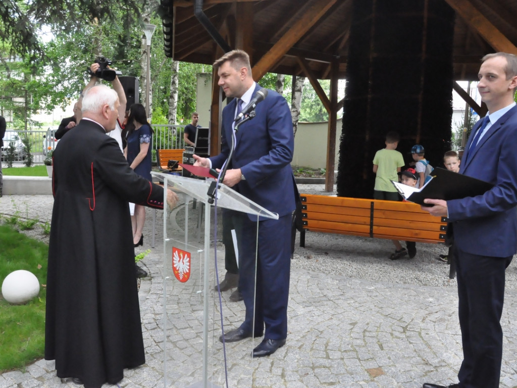 Na sandomierskim osiedlu prawie jak w Ciechocinku. Nowy park z tężnią już otwarty [zdjęcia]