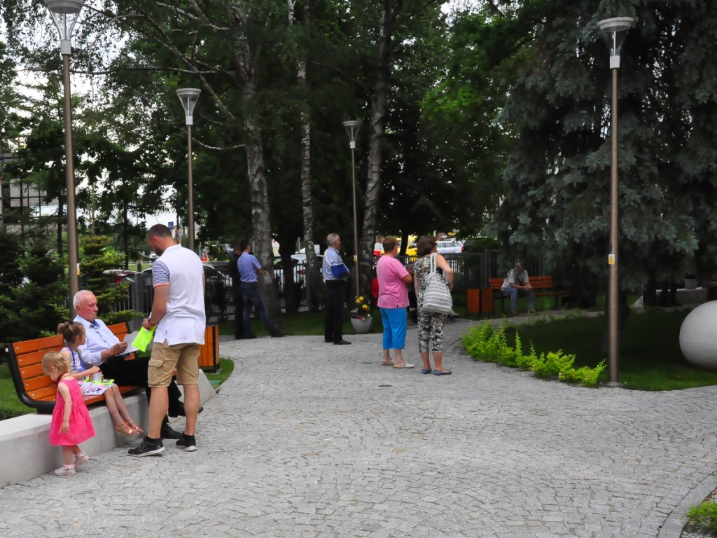 Na sandomierskim osiedlu prawie jak w Ciechocinku. Nowy park z tężnią już otwarty [zdjęcia]