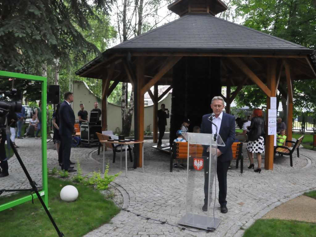 Na sandomierskim osiedlu prawie jak w Ciechocinku. Nowy park z tężnią już otwarty [zdjęcia]