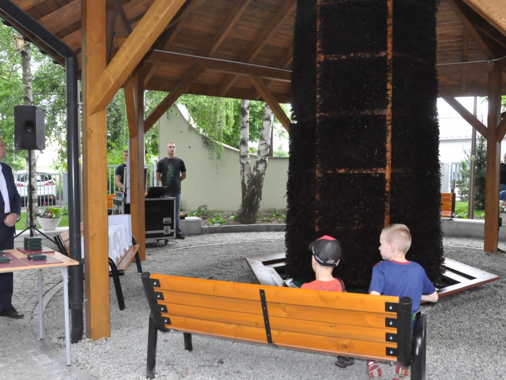 Na sandomierskim osiedlu prawie jak w Ciechocinku. Nowy park z tężnią już otwarty [zdjęcia]