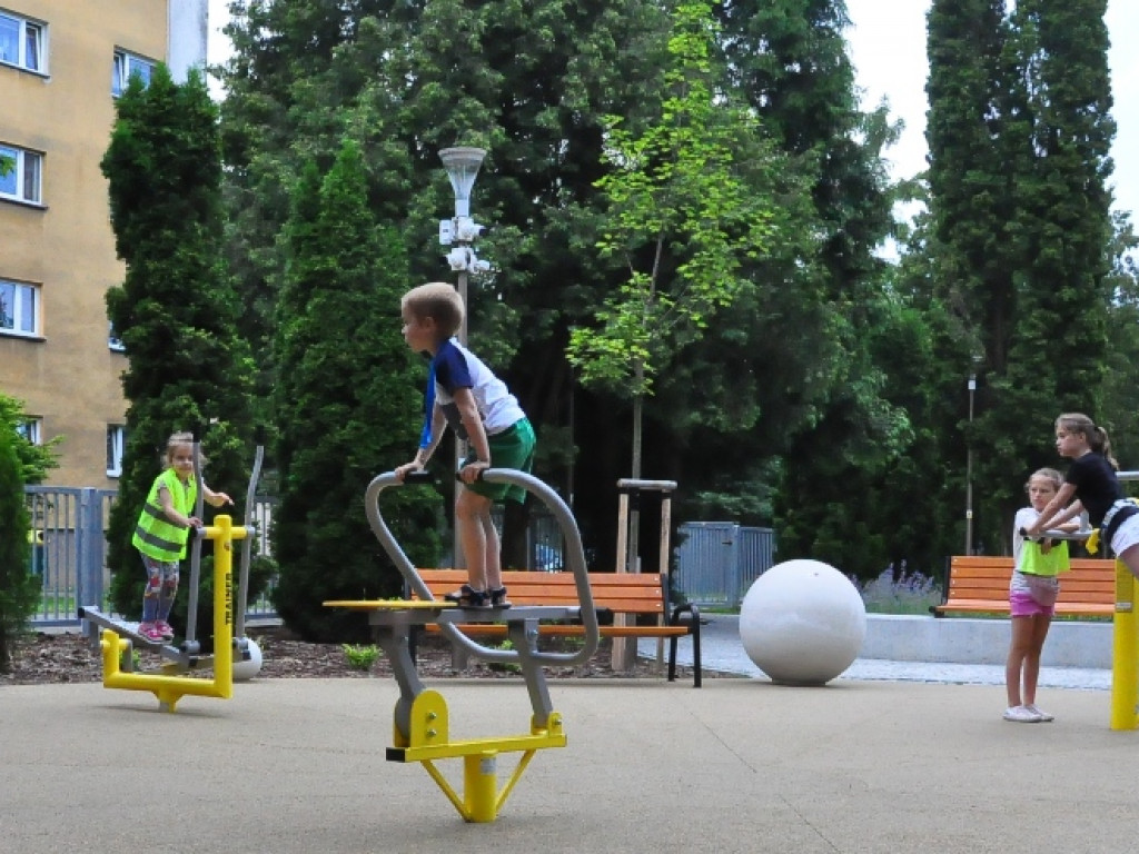 Na sandomierskim osiedlu prawie jak w Ciechocinku. Nowy park z tężnią już otwarty [zdjęcia]