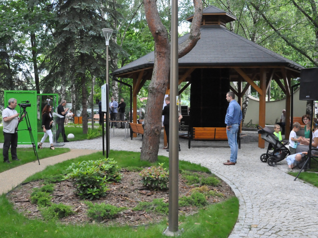 Na sandomierskim osiedlu prawie jak w Ciechocinku. Nowy park z tężnią już otwarty [zdjęcia]