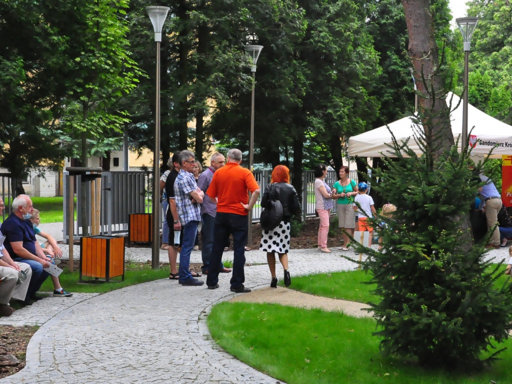 Na sandomierskim osiedlu prawie jak w Ciechocinku. Nowy park z tężnią już otwarty [zdjęcia]