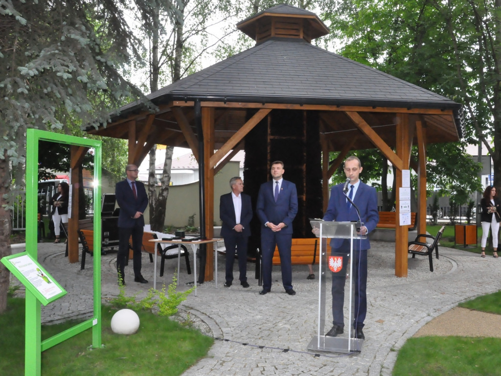 Na sandomierskim osiedlu prawie jak w Ciechocinku. Nowy park z tężnią już otwarty [zdjęcia]