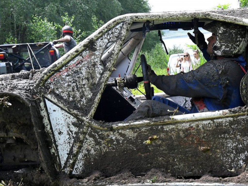 Hardcorowa jazda nad Jeziorem Tarnobrzeskim (zdjęcia)