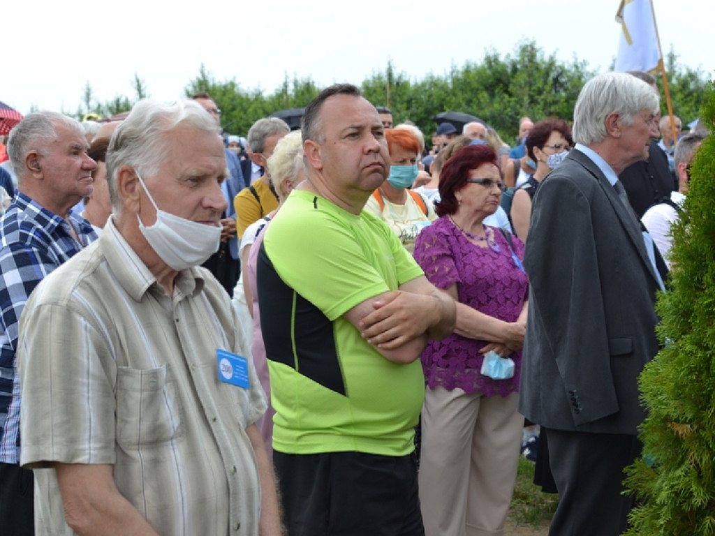 Ponad pół tysiąca pielgrzymów ze Staszowa dotarło do Sulisławic (dużo zdjęć)