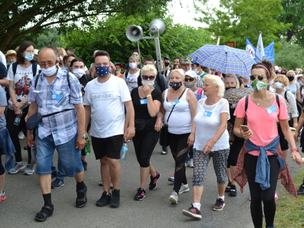 Ponad pół tysiąca pielgrzymów ze Staszowa dotarło do Sulisławic (dużo zdjęć)