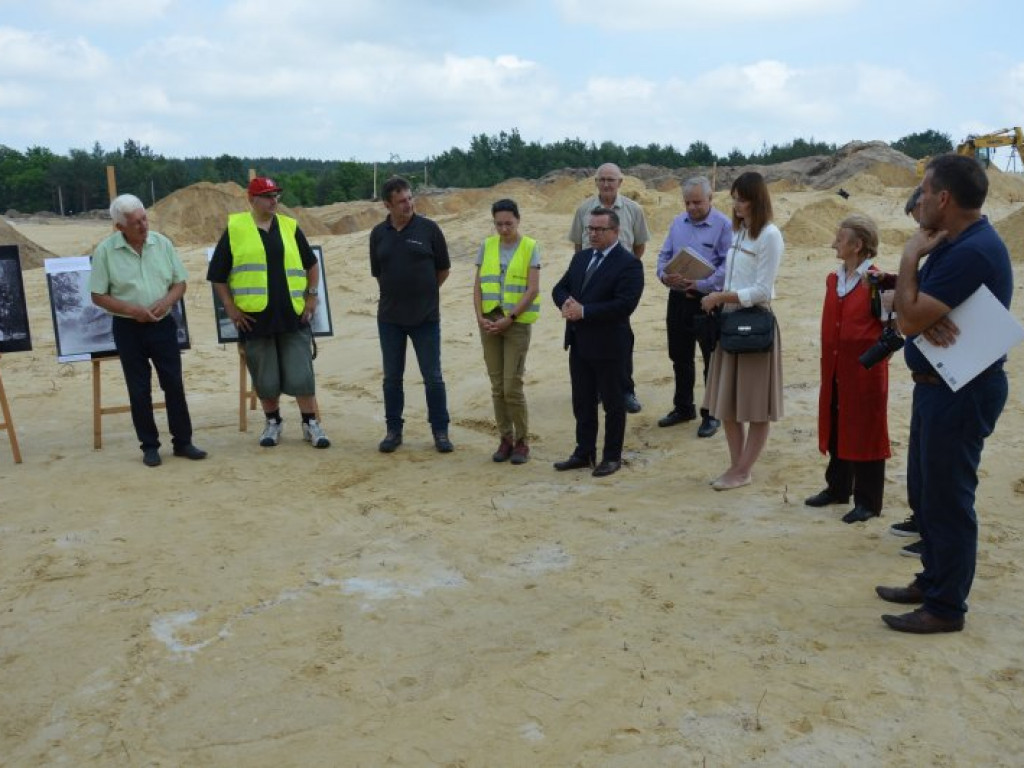 Sensacyjne odkrycie cmentarza. Odnaleziono już ponad 120 szkieletów [zdjęcia]