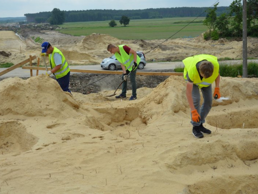 Sensacyjne odkrycie cmentarza. Odnaleziono już ponad 120 szkieletów [zdjęcia]
