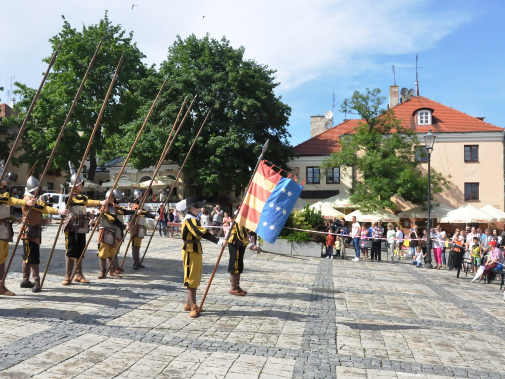 Sandomierscy rycerze pokazali pierwszą w tym sezonie inscenizację [zdjęcia]