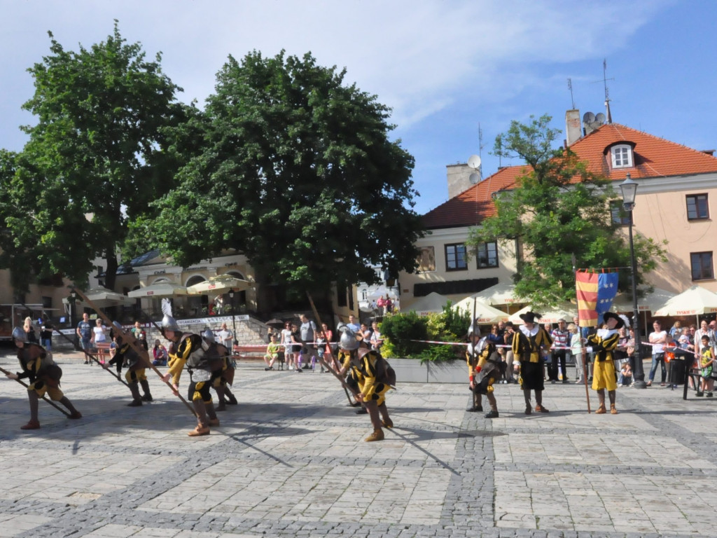 Sandomierscy rycerze pokazali pierwszą w tym sezonie inscenizację [zdjęcia]