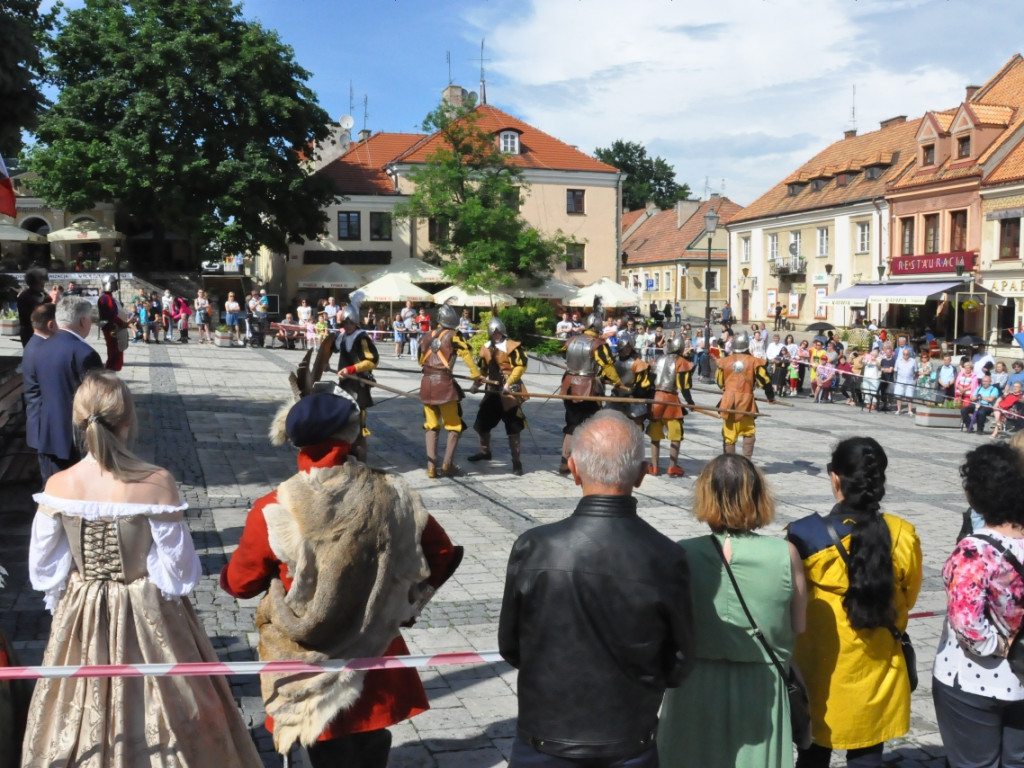 Sandomierscy rycerze pokazali pierwszą w tym sezonie inscenizację [zdjęcia]