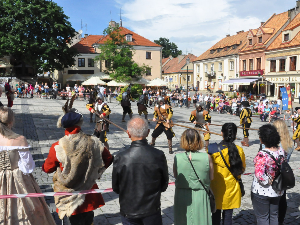 Sandomierscy rycerze pokazali pierwszą w tym sezonie inscenizację [zdjęcia]