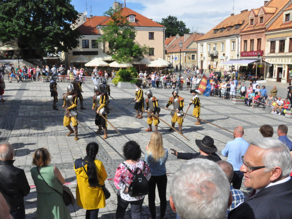 Sandomierscy rycerze pokazali pierwszą w tym sezonie inscenizację [zdjęcia]