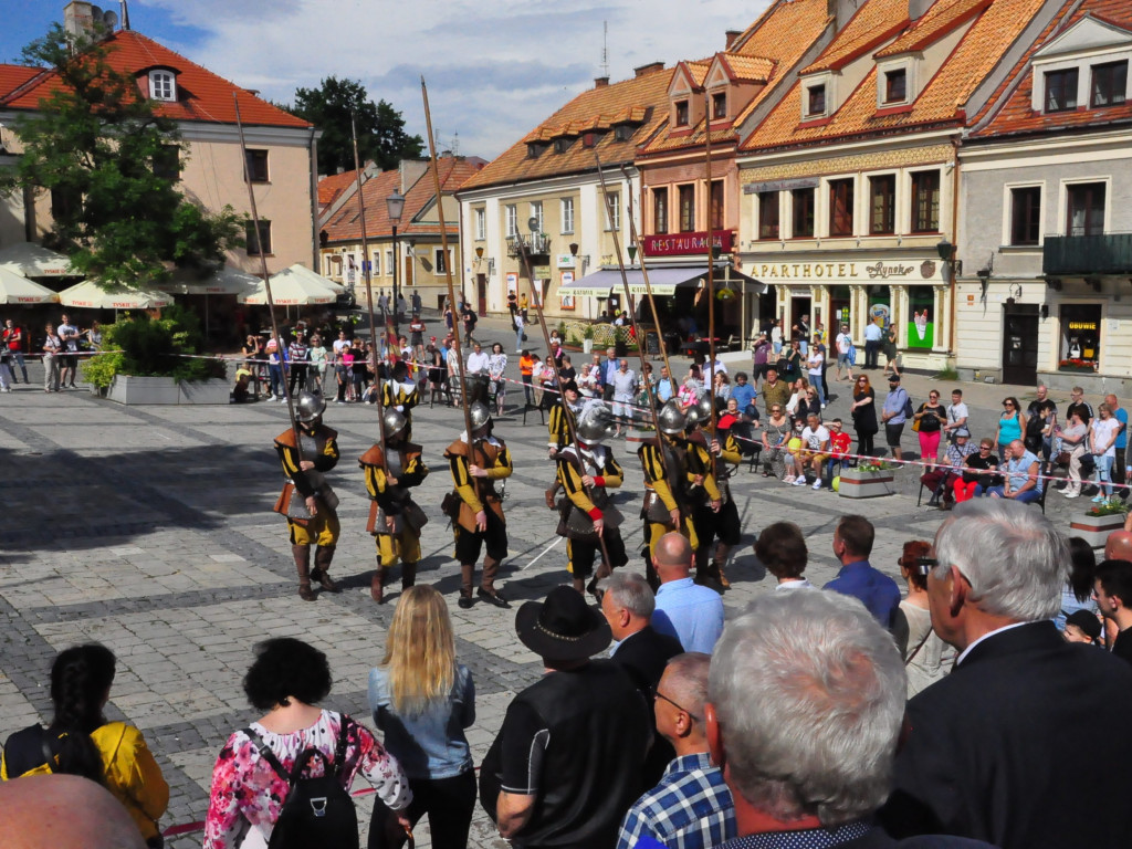 Sandomierscy rycerze pokazali pierwszą w tym sezonie inscenizację [zdjęcia]