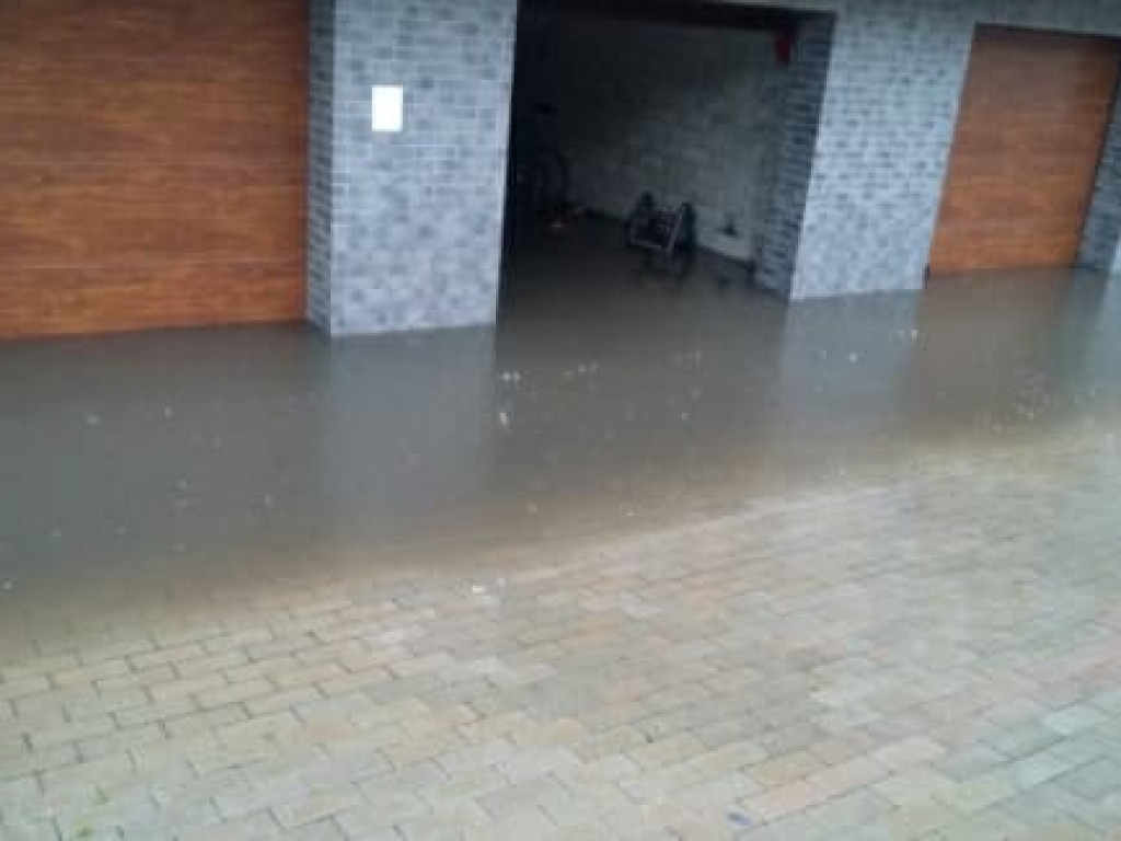 Tarnobrzeg po ulewie. Zalane ulice, garaże i piwnice [zdjęcia]
