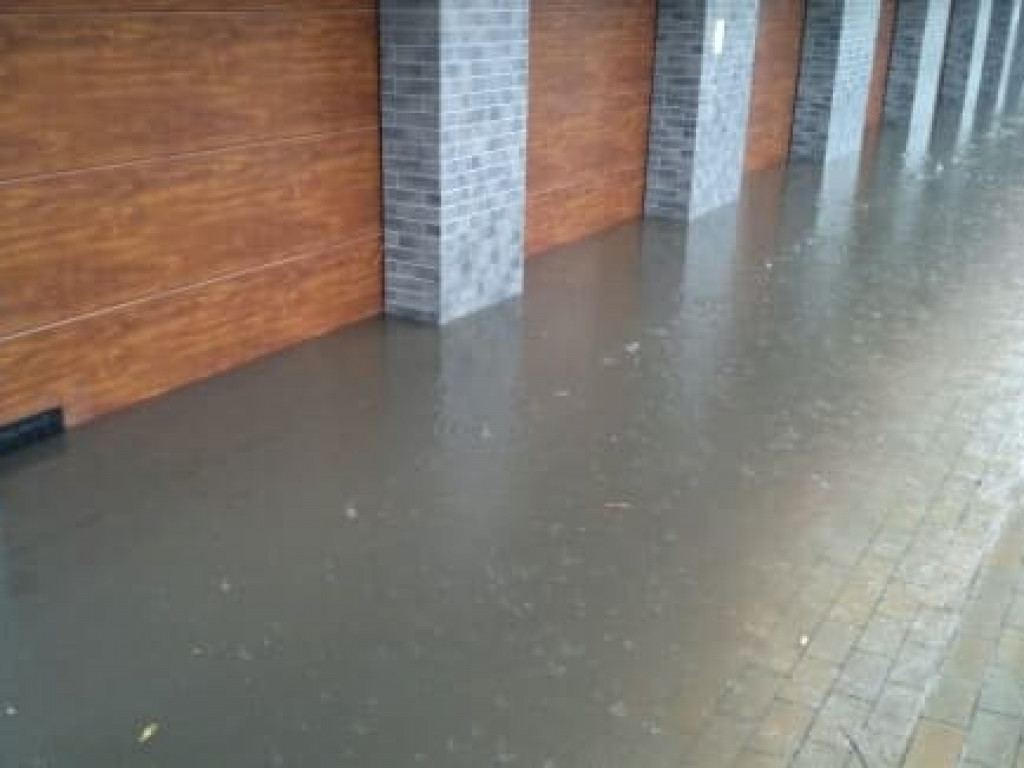 Tarnobrzeg po ulewie. Zalane ulice, garaże i piwnice [zdjęcia]