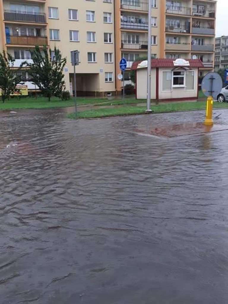 Tarnobrzeg po ulewie. Zalane ulice, garaże i piwnice [zdjęcia]