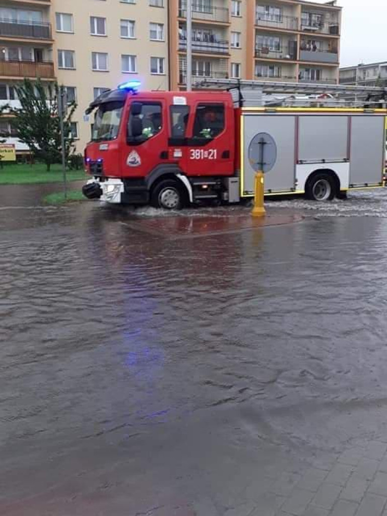 Tarnobrzeg po ulewie. Zalane ulice, garaże i piwnice [zdjęcia]