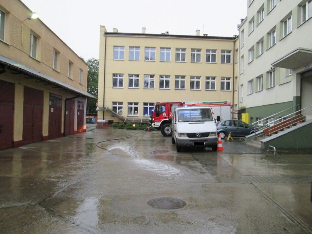 Tarnobrzeg po ulewie. Zalane ulice, garaże i piwnice [zdjęcia]