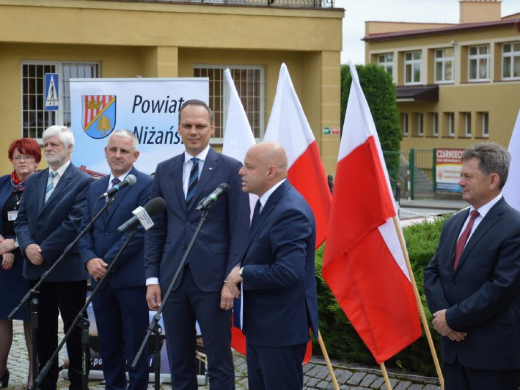 Rafał Weber wręczył promesy włodarzom z terenów powiatu niżańskiego [zdjęcia]
